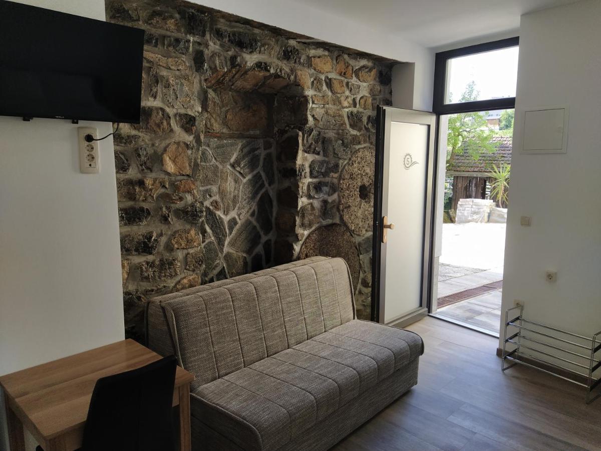 Apartmaji Maln โดเลนิสเก ทอปลิตเซ ภายนอก รูปภาพ