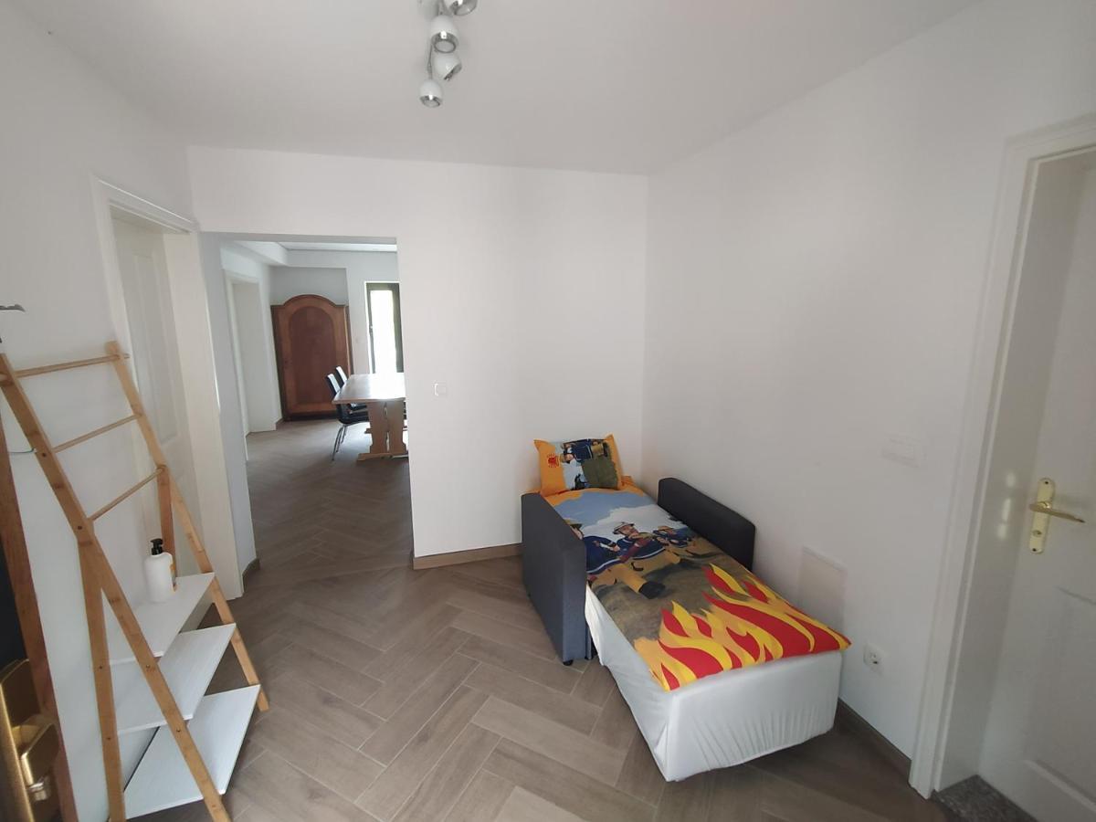 Apartmaji Maln โดเลนิสเก ทอปลิตเซ ภายนอก รูปภาพ