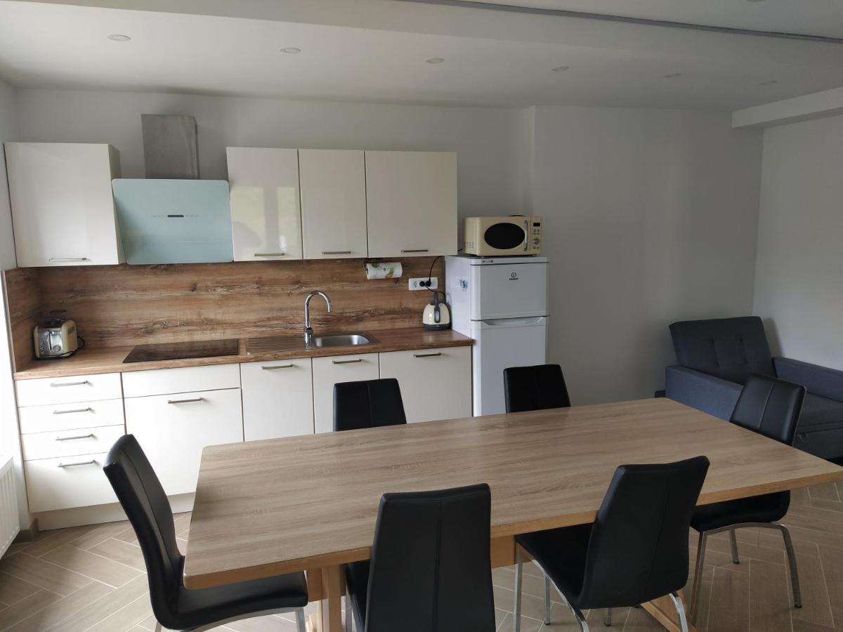 Apartmaji Maln โดเลนิสเก ทอปลิตเซ ภายนอก รูปภาพ