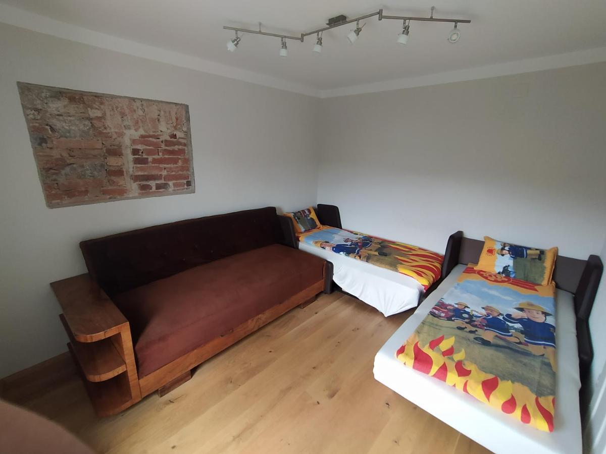 Apartmaji Maln โดเลนิสเก ทอปลิตเซ ภายนอก รูปภาพ
