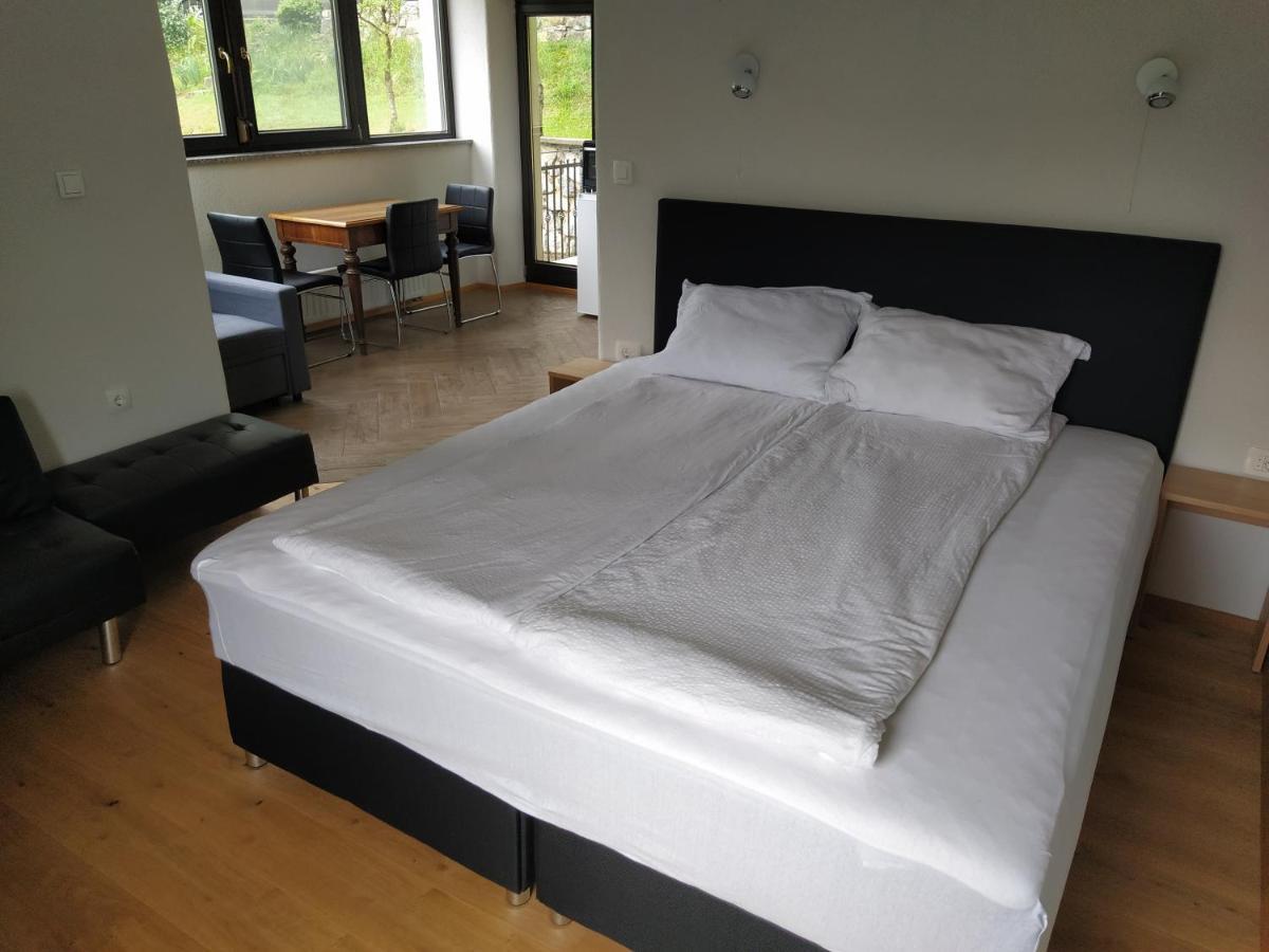 Apartmaji Maln โดเลนิสเก ทอปลิตเซ ภายนอก รูปภาพ
