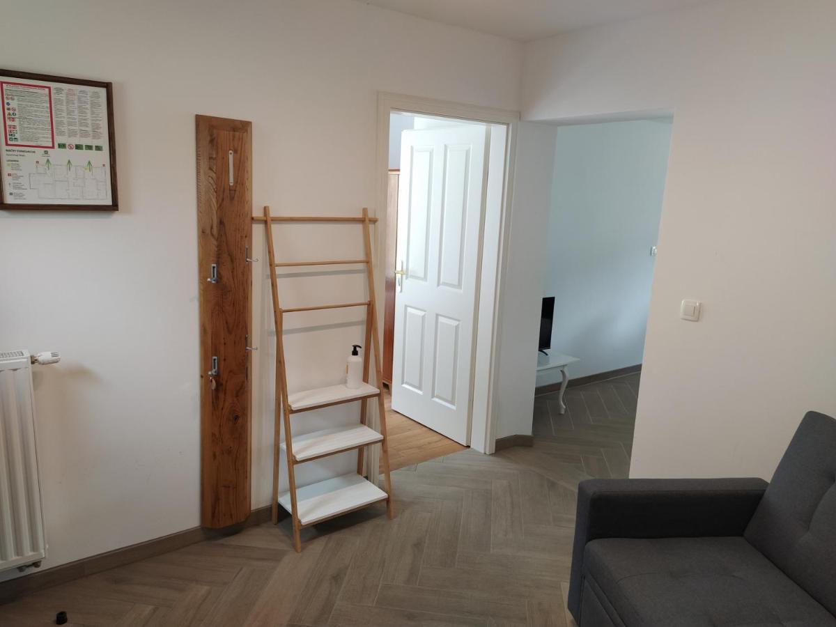 Apartmaji Maln โดเลนิสเก ทอปลิตเซ ภายนอก รูปภาพ