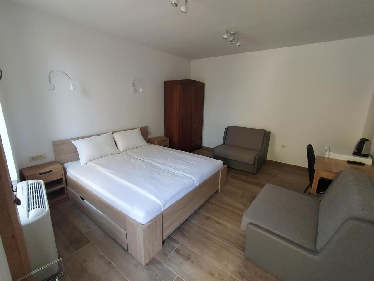 Apartmaji Maln โดเลนิสเก ทอปลิตเซ ภายนอก รูปภาพ